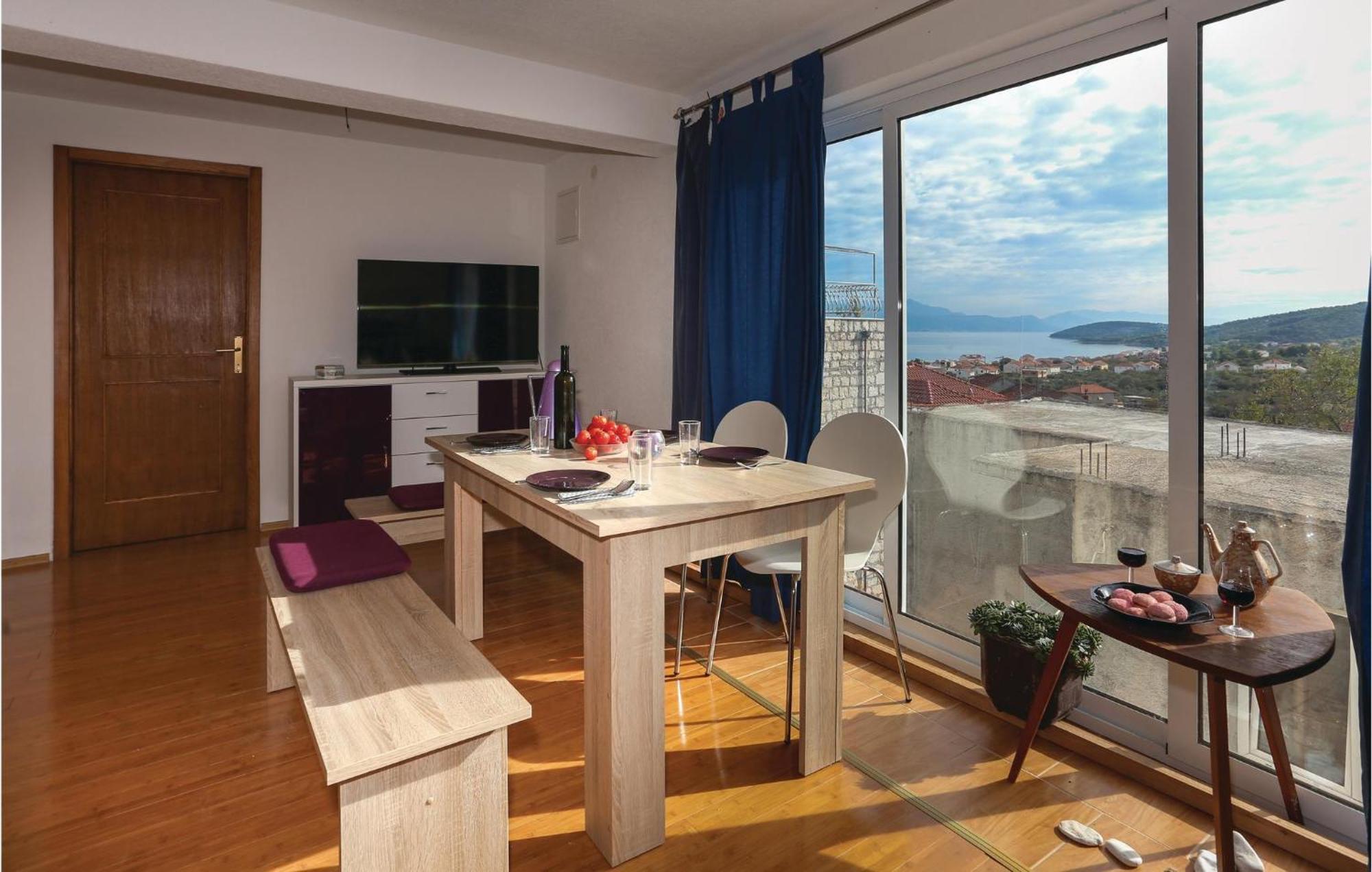 1 Bedroom Cozy Apartment In Slatine Exteriér fotografie